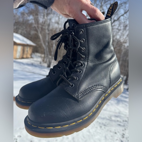 Dr. Martens 1460 Black leather 8 Eye Combat Boots AirWair Size 7 - Picture 3 of 16